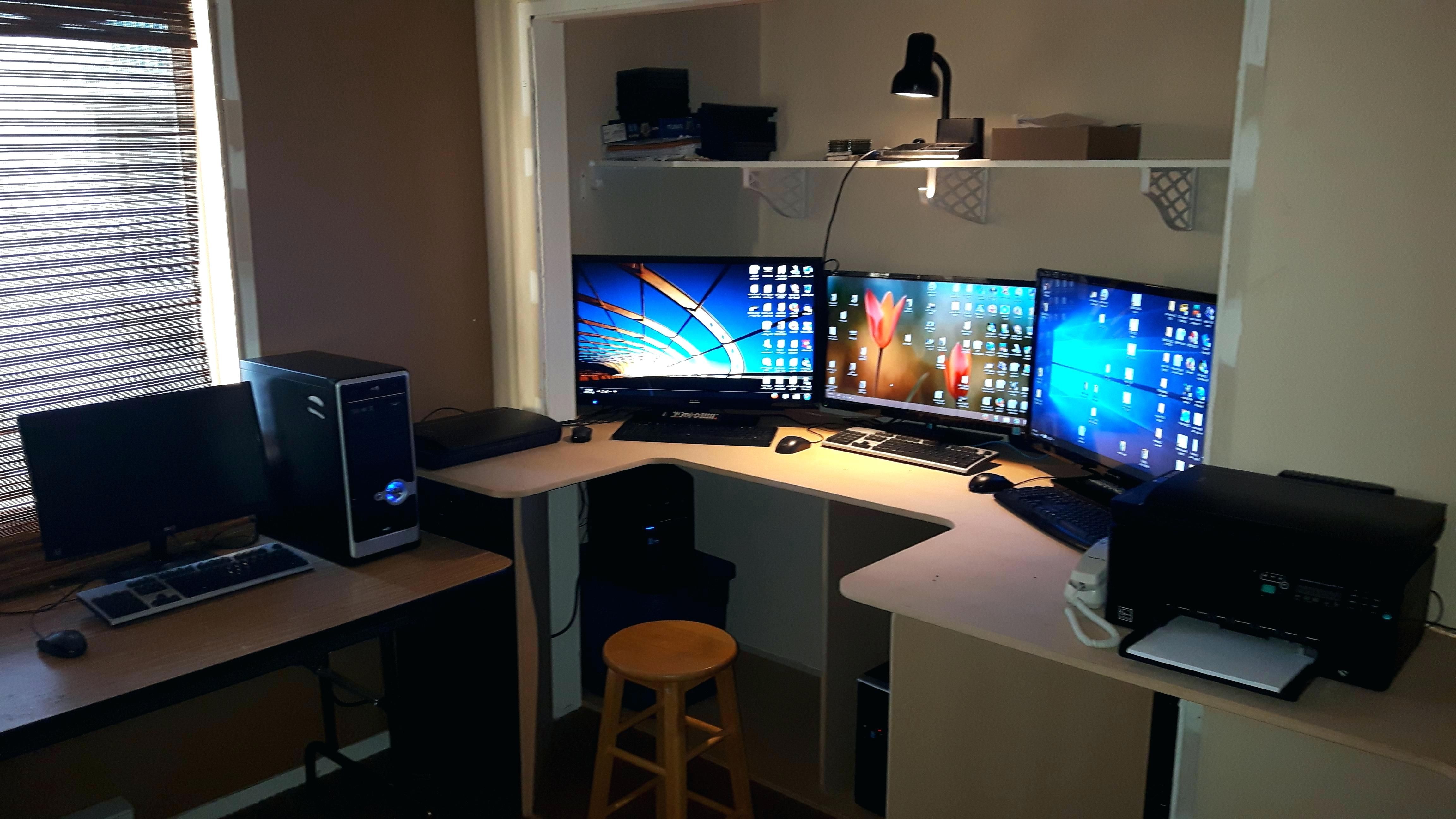 Displaying Photos Of Computer Desks For 3 Monitors View 14 Of 20